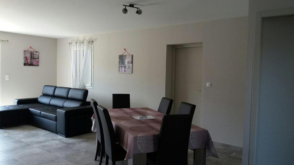 Gite La Joliette Et Le Chesnaie Grillon ภายนอก รูปภาพ
